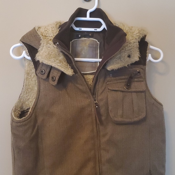 Powder Room X5 Waterproof Herringbone Tweed Vest - Picture 3 of 8